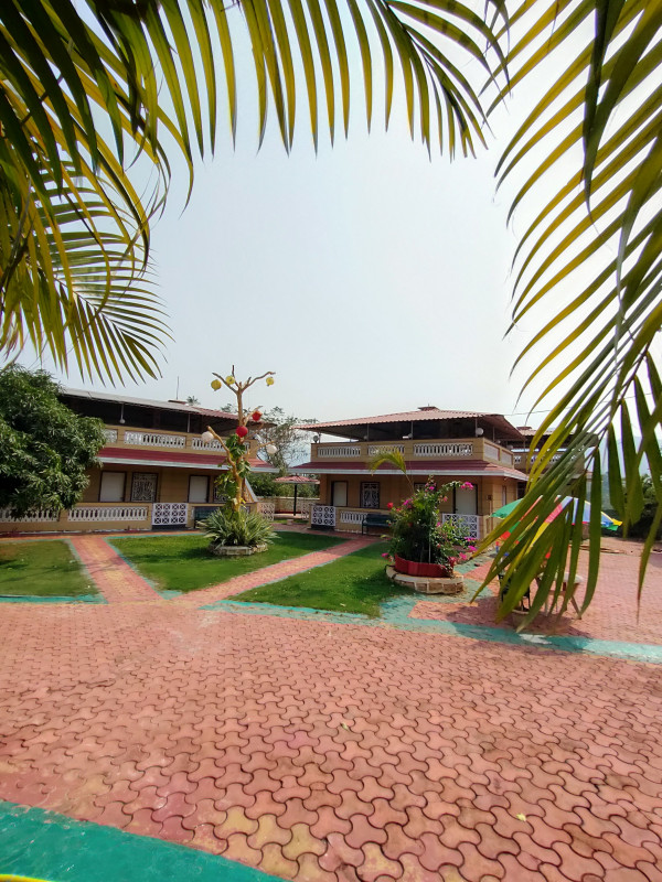 ILIF 2807 GIRIRAJ GARDENS RESORT