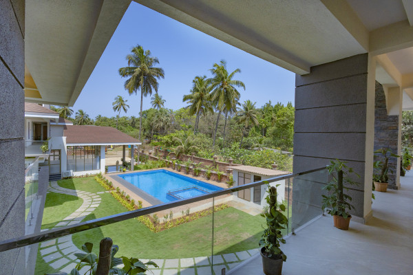 Ashva Crown sea view by iLiF Hotels